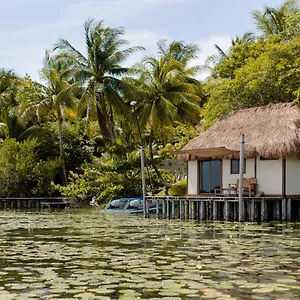 Lagoon Front Hut: Daily Cleaning, Bikes & Kayaks! Bacalar